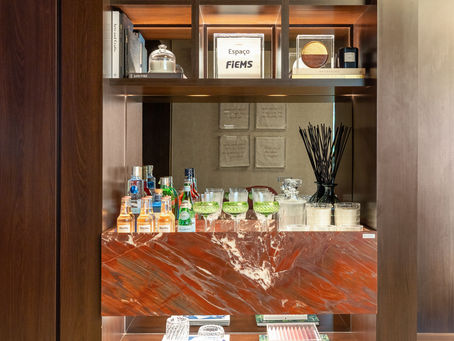 Pedras vermelhas na arquitetura: como utilizar e quais materiais escolher