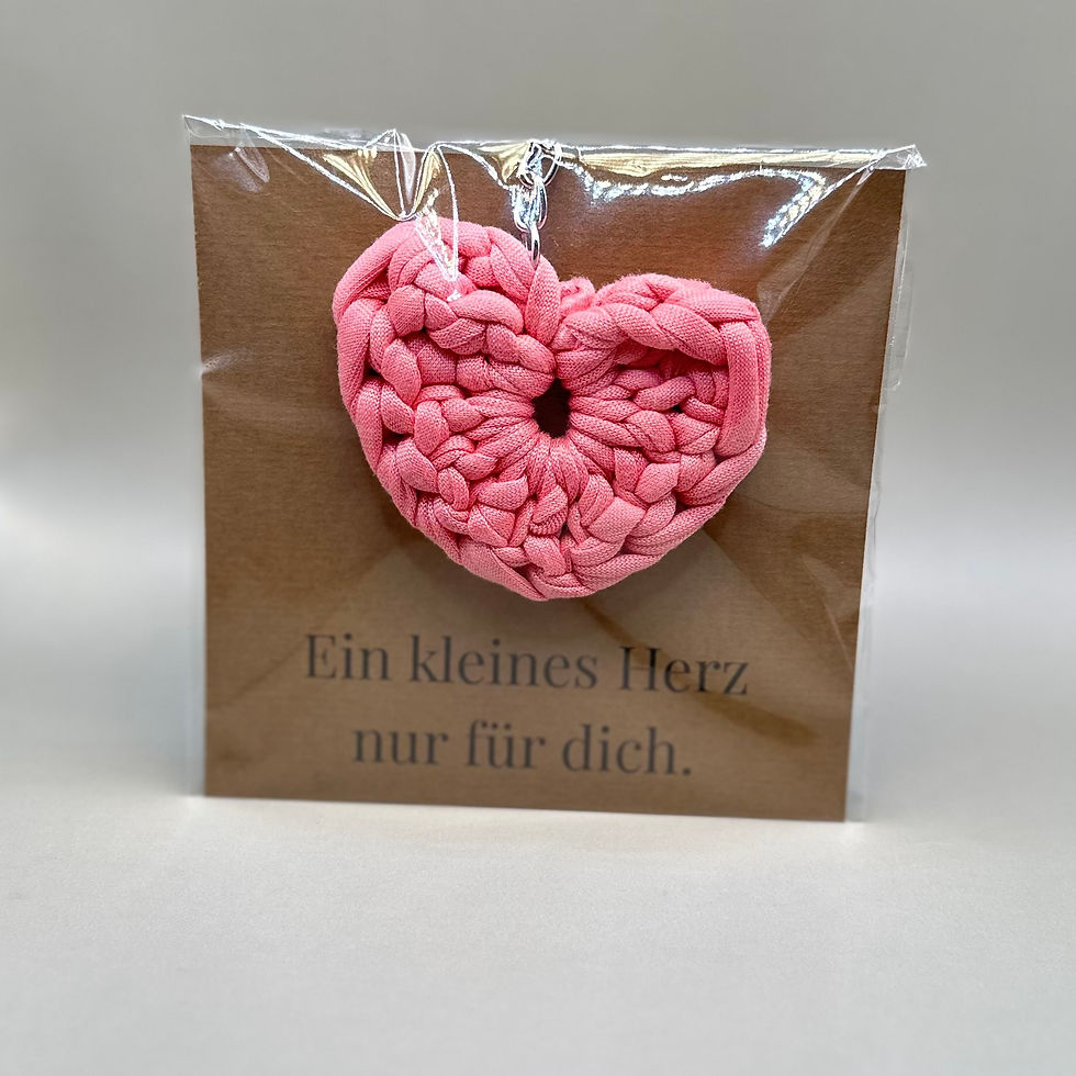 Miniaturbild: Gehäkeltes Herz als Schlüsselanhänger – kleines Geschenk mit Bedeutung