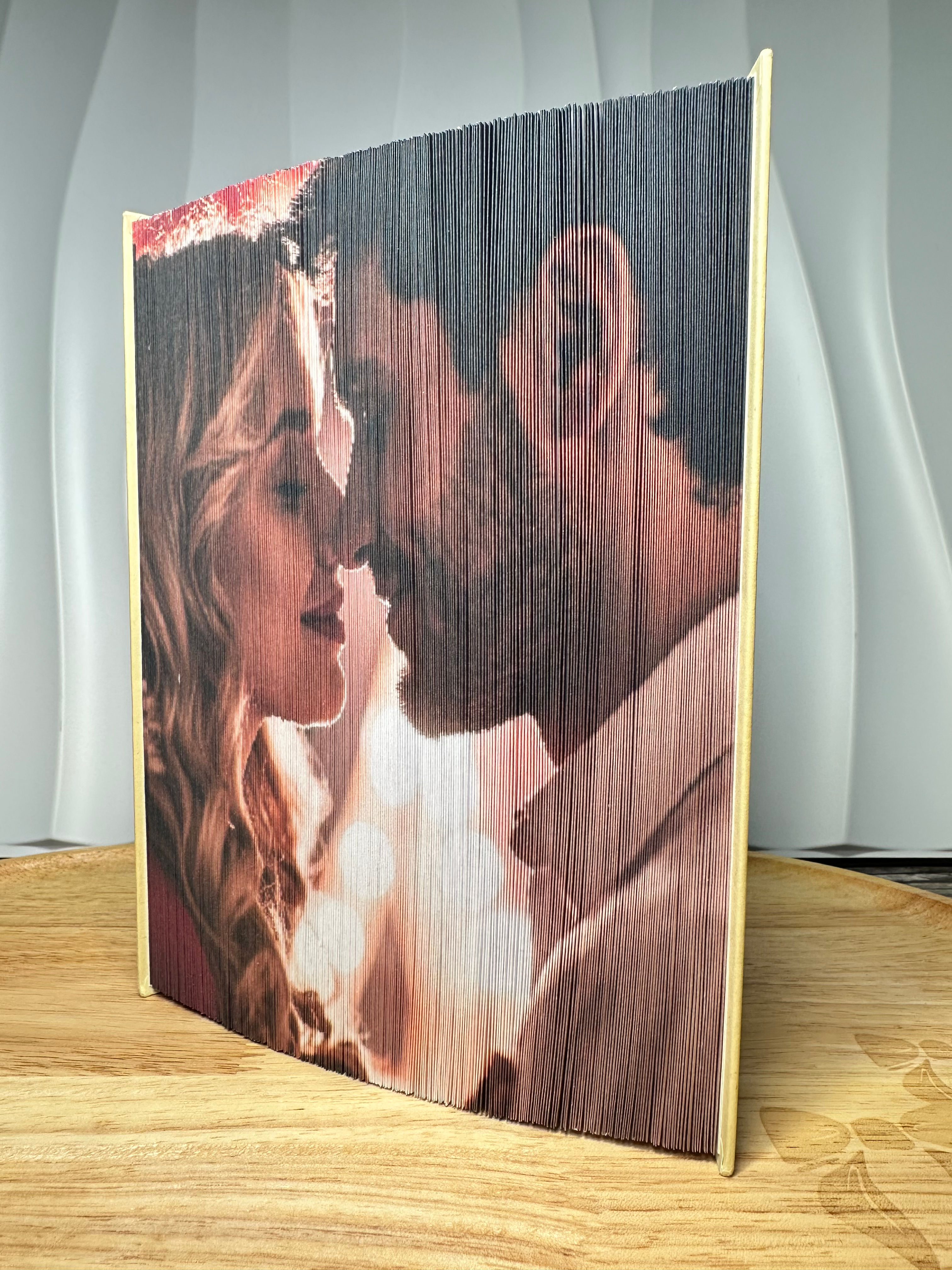 Personalisiertes Geschenk mit Foto – gefaltetes Buch als individuelles Kunstwerk