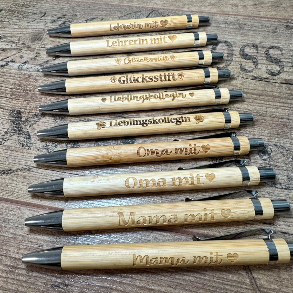 Gravierte Kugelschreiber – persönliche Geschenkidee für Mama, Oma & Lehrerinnen