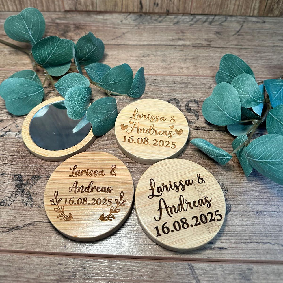 Miniaturbild: Gravierte Kosmetikspiegel – personalisierte Gastgeschenke für Hochzeiten
