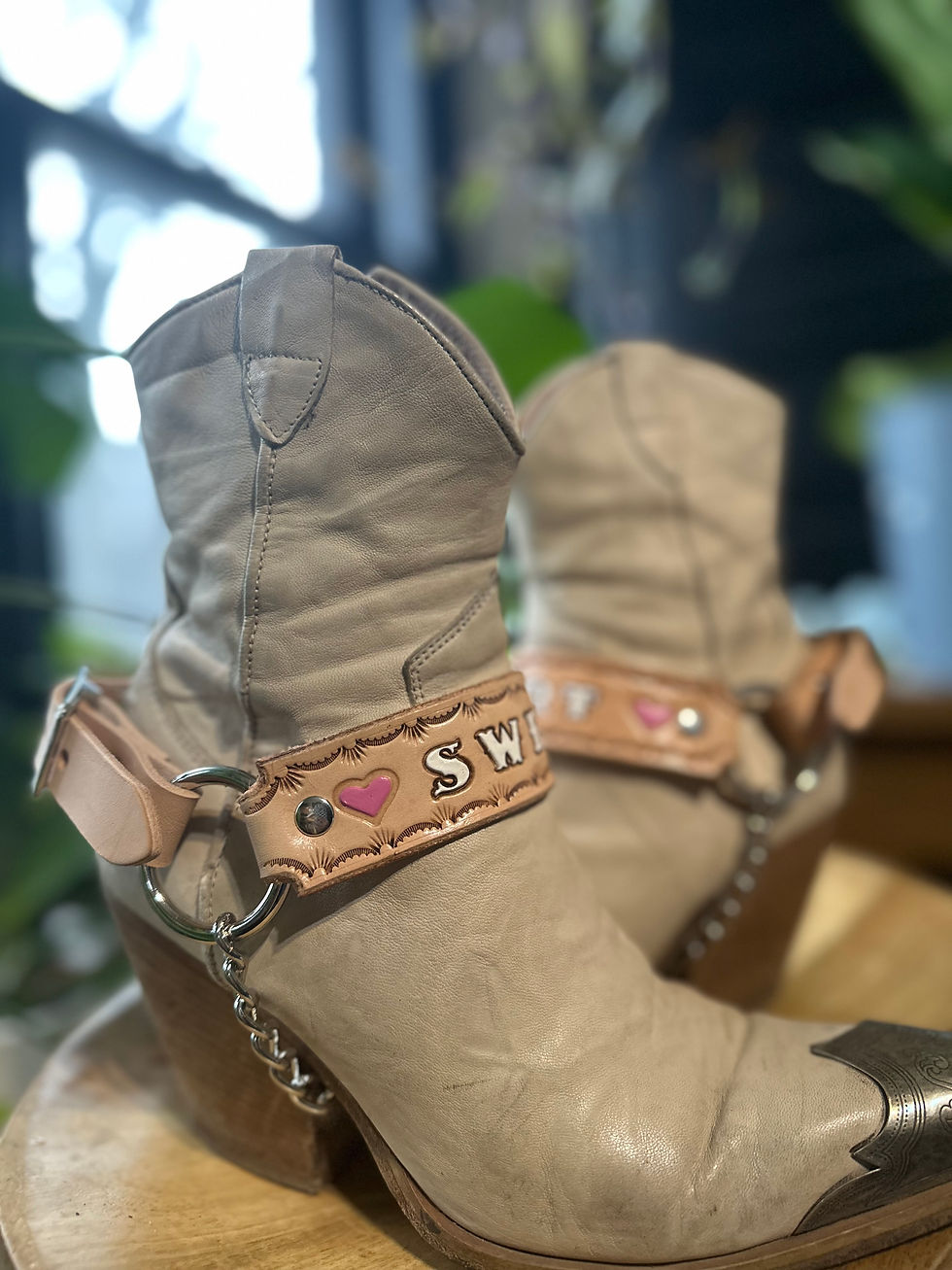 BORDER HEARTS BOOT STRAPS