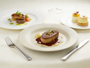 Gourmet fillet mignon with dark sauce