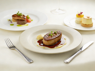 Gourmet fillet mignon with dark sauce