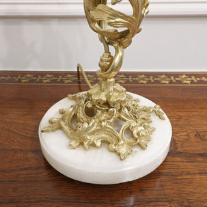 French early 20th century gilt bronze small antique table lamp in the Rococo style on circular alabaster base
