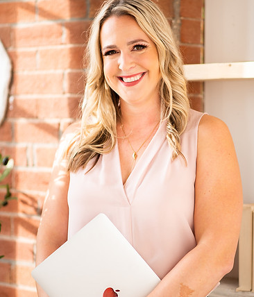 Headshots 2022- Soundslikeyellowphotography-74.jpg