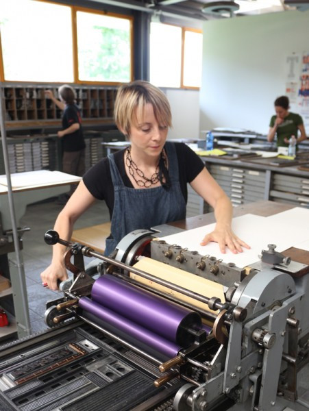 Laura at the vandercook 2551 600px