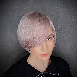 Photo d'une coupe et coiffure dame tendance