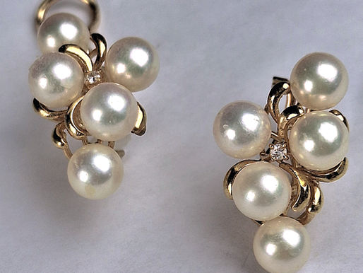 Item #54, LADIES 14KT. YELLOW GOLD EARRINGS WITH 5 VERY FINE MIKIMOTO PEARLS