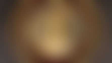 Item # 246, ROUND FRAMED MINIATURE OF A YOUNG WOMAN: 