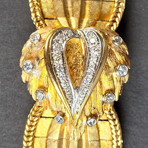 Item #53, LADIES 14KT. YELLOW GOLD AND DIAMOND 17 JEWEL "GENEVA" BRACELET WATCH