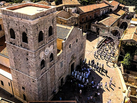 Roccavaldina: un borgo di storia, bellezza e identità pronta ad accogliere i visitatori per la nuova stagione turistica