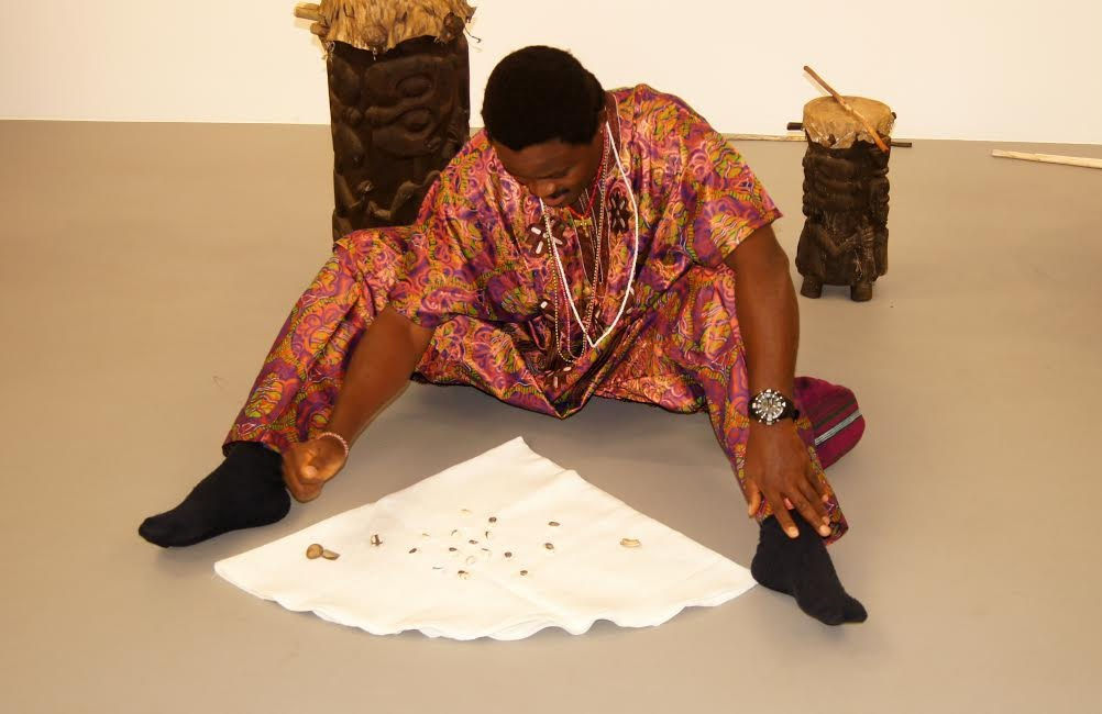 BABA SANGOSAKIN DOES DIVINATION WITH COWRIES