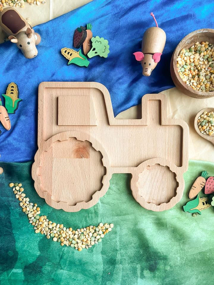Thumbnail: Tractor sensory tray 