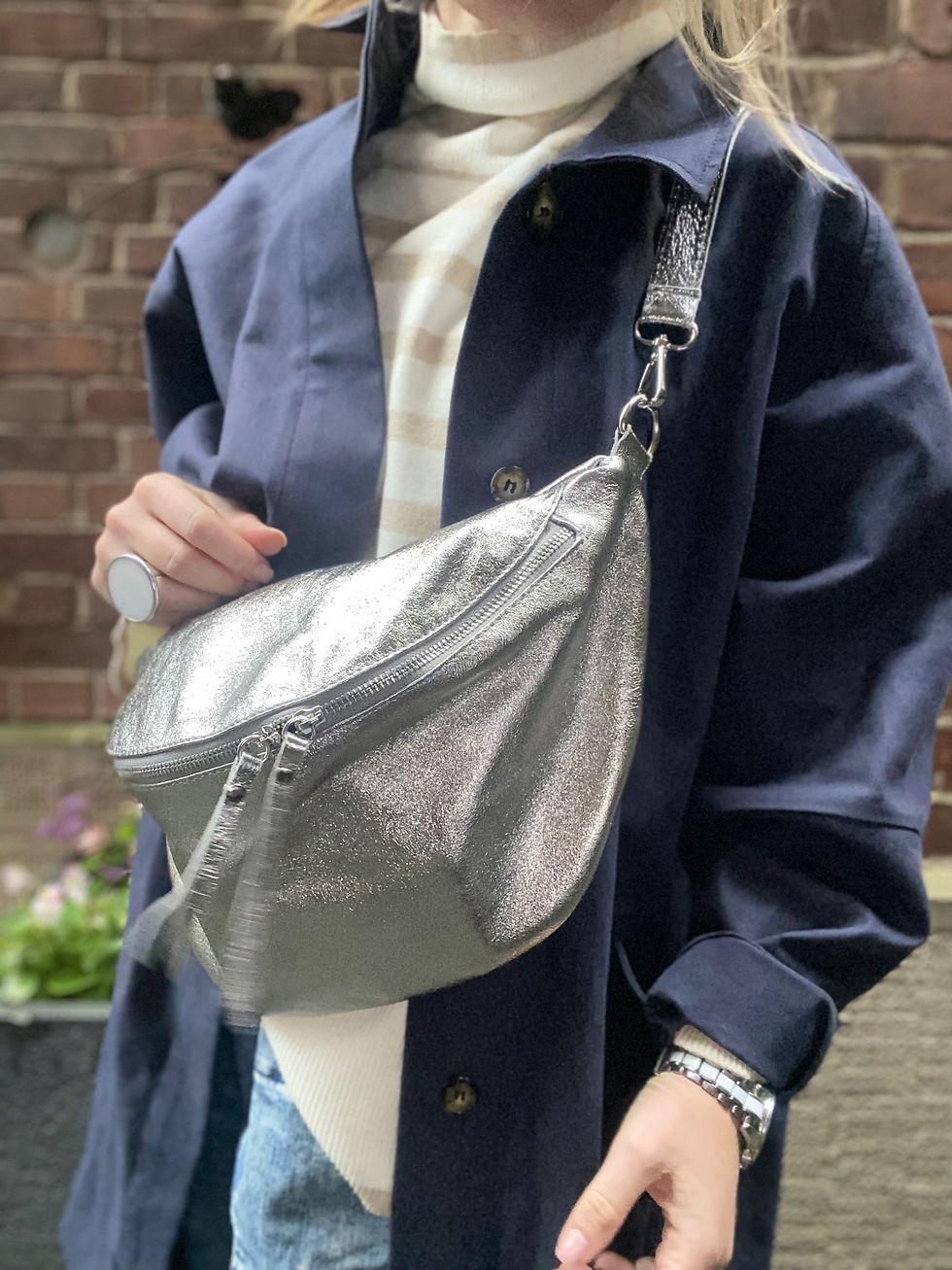 Thumbnail: IDA L Umhängetasche Tasche Ledertasche Slingbag Bag Großbodybag wechseln Gurt
