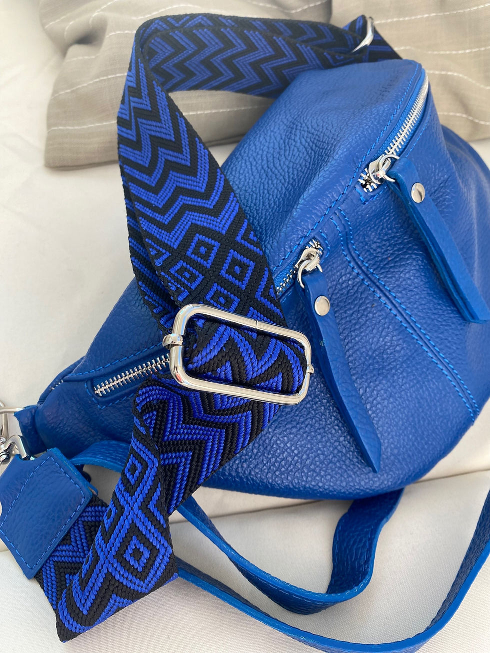 Thumbnail: IDA XL Slingtasche Slingbag Umhängetasche  Ledertasche wechsel Gurt Möglichk