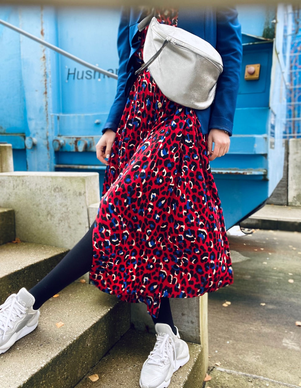 Thumbnail: IDA LUmhängetasche Tasche mit Karabinerhaken Ledertasche Großbody Leder