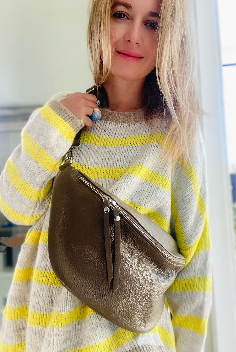 Thumbnail: IDA L Umhängetasche Tasche Ledertasche Slingbag Bag Großbodybag wechseln Gurt