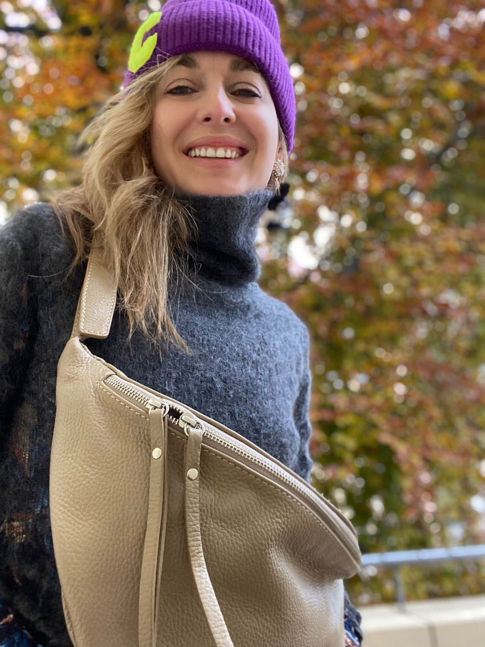 Thumbnail: IDA LUmhängetasche Tasche mit Karabinerhaken Ledertasche Großbody Leder