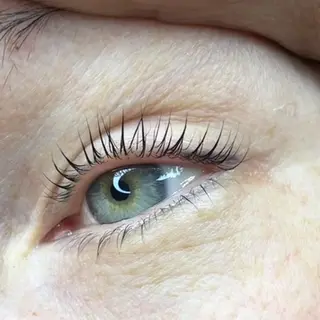 Close-up of a green eye with long, naturally lifted eyelashes -manuela-johannesburg