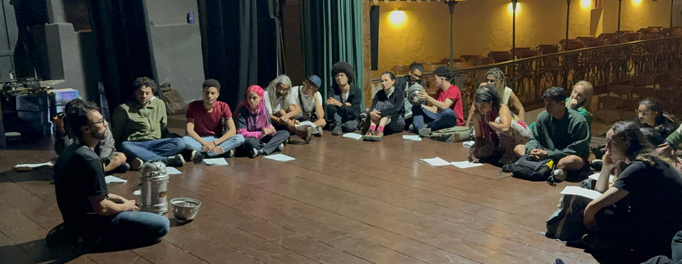 Curso de Iluminação Cênica no C.criA 