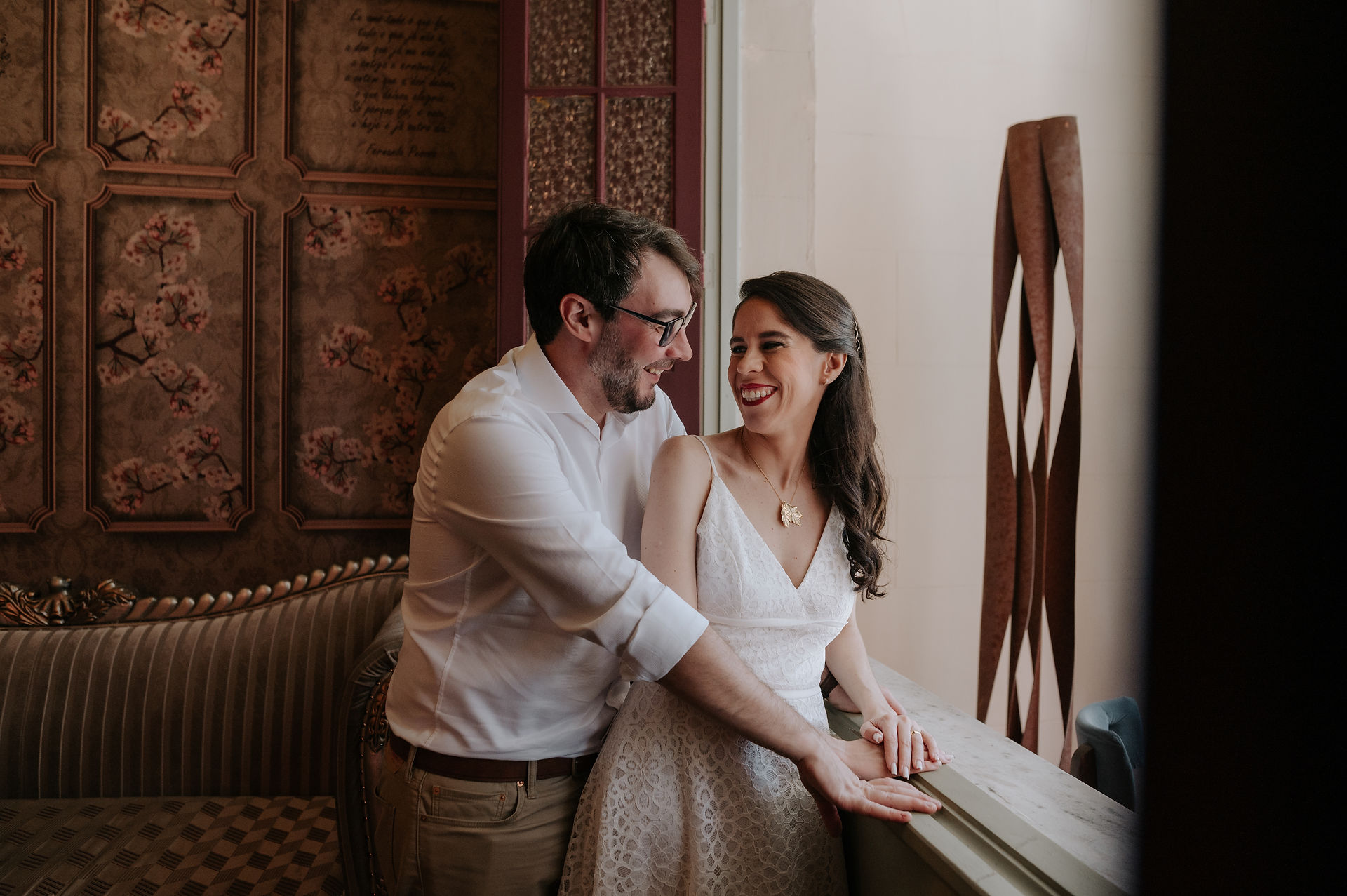 casal sorrindo na janela, Casa Belloni, Belo Horizonte