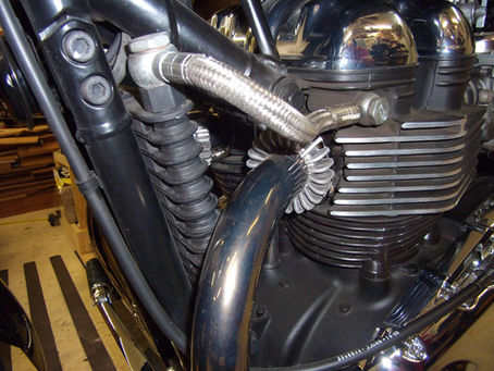 Finned Exhaust Clamps Triumph Thruxton Bonneville 900 How can you live looking like this!