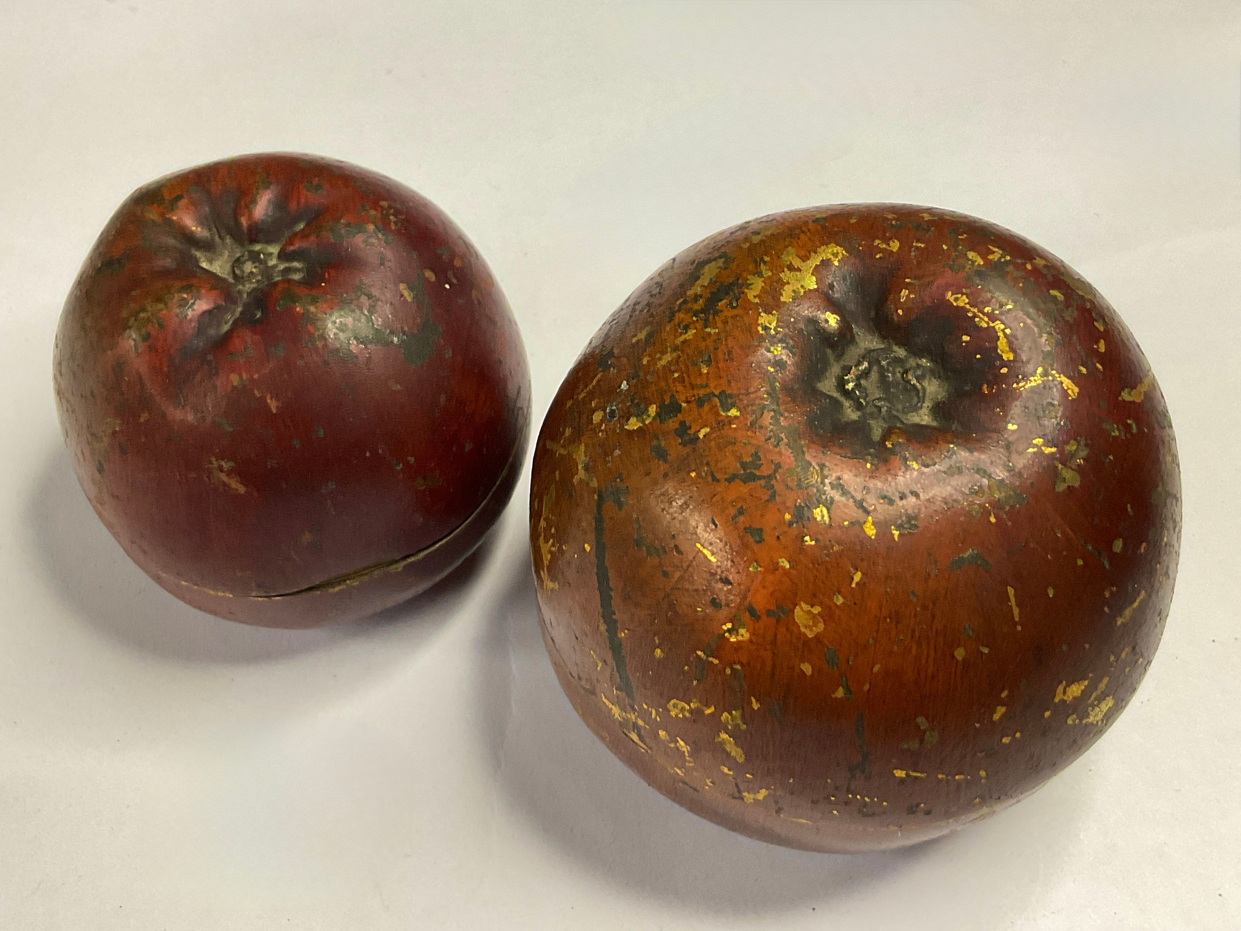 Bronze apples