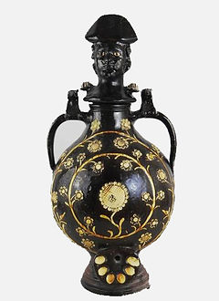 Je suis ravi de vous présenter cette superbe fontaine en terre vernissée, ornée de pastillages, issue de notre collection de poteries de Sauxemesnil. Cette pièce unique témoigne du savoir-faire et de la créativité de nos artisans potiers. Chaque détail est soigneusement travaillé pour offrir une œuvre d'art qui allie tradition et modernité. Cette fontaine est idéale pour ceux qui recherchent des éléments décoratifs authentiques et raffinés. Elle s'intègre parfaitement dans tous les types de jardins et espaces extérieurs, apportant une touche d'élégance et de charme. Découvrez la beauté de la poterie normande à travers cette création exceptionnelle. Pour en savoir plus sur nos poteries de Sauxemesnil, visitez notre site https://vilarsclaude.wixsite.com/normandie et suivez-nous sur les réseaux sociaux avec les hashtags #FontaineArtisanale #TerreVernissée #PastillagesDécoratifs.