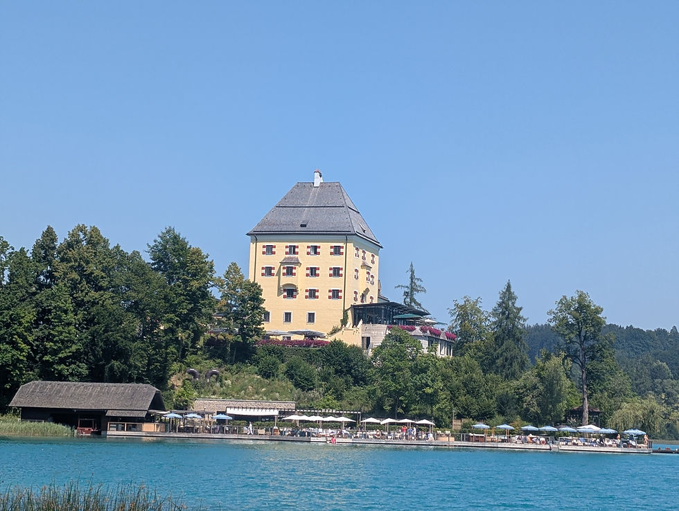 Originalfoto Schloss Fuschl 2025 - Andrey Romanenko