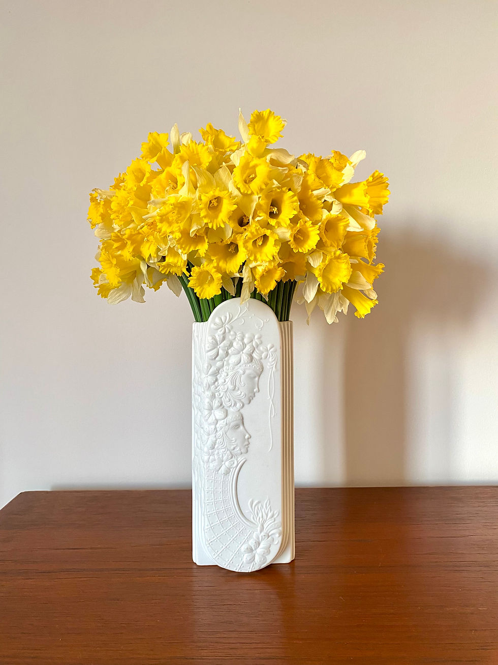 Vase en porcelaine blanche de Manfred Frey pour Kaiser, Allemagne 1960's