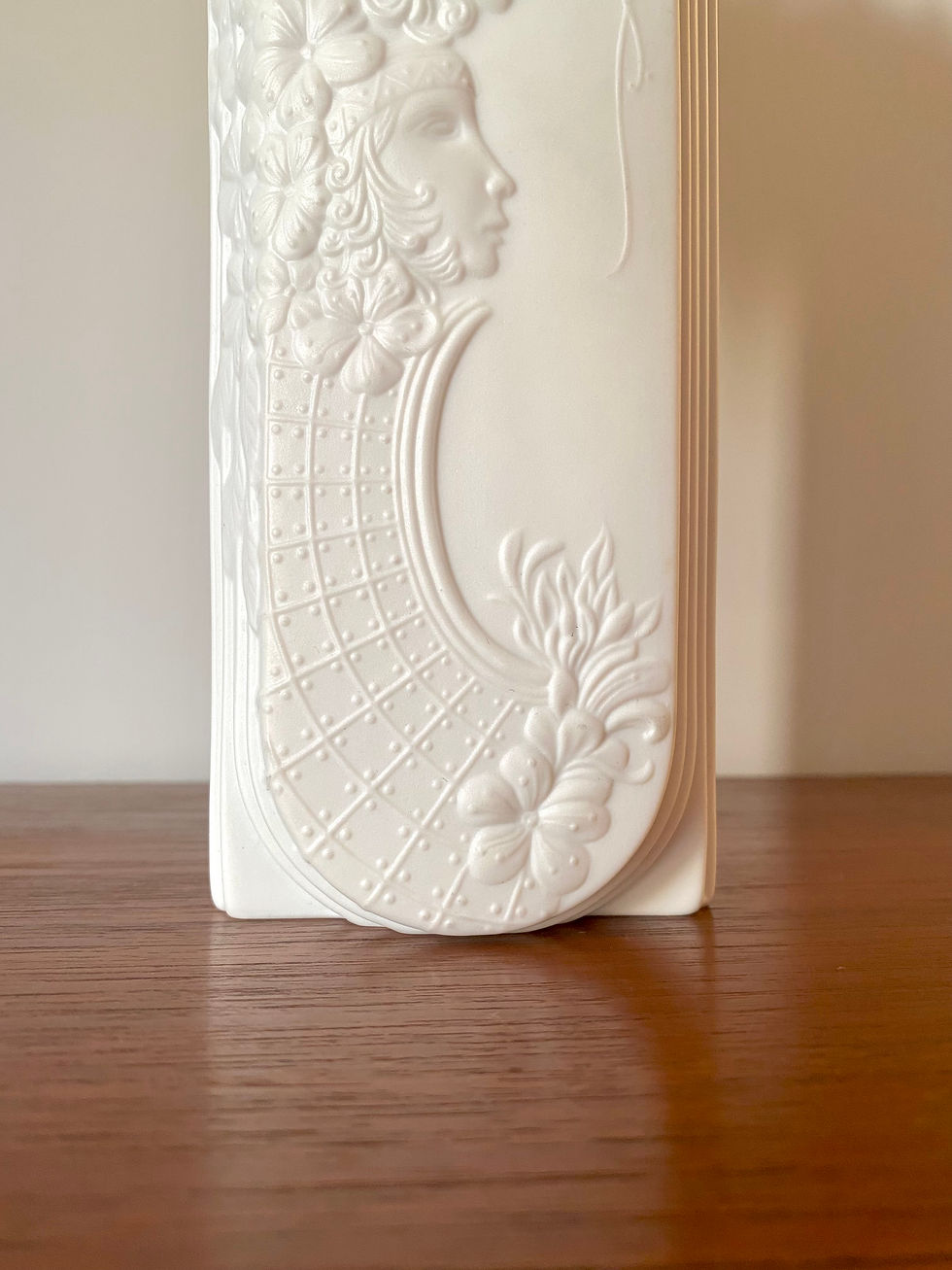 Miniature : Vase en porcelaine blanche de Manfred Frey pour Kaiser, Allemagne 1960's