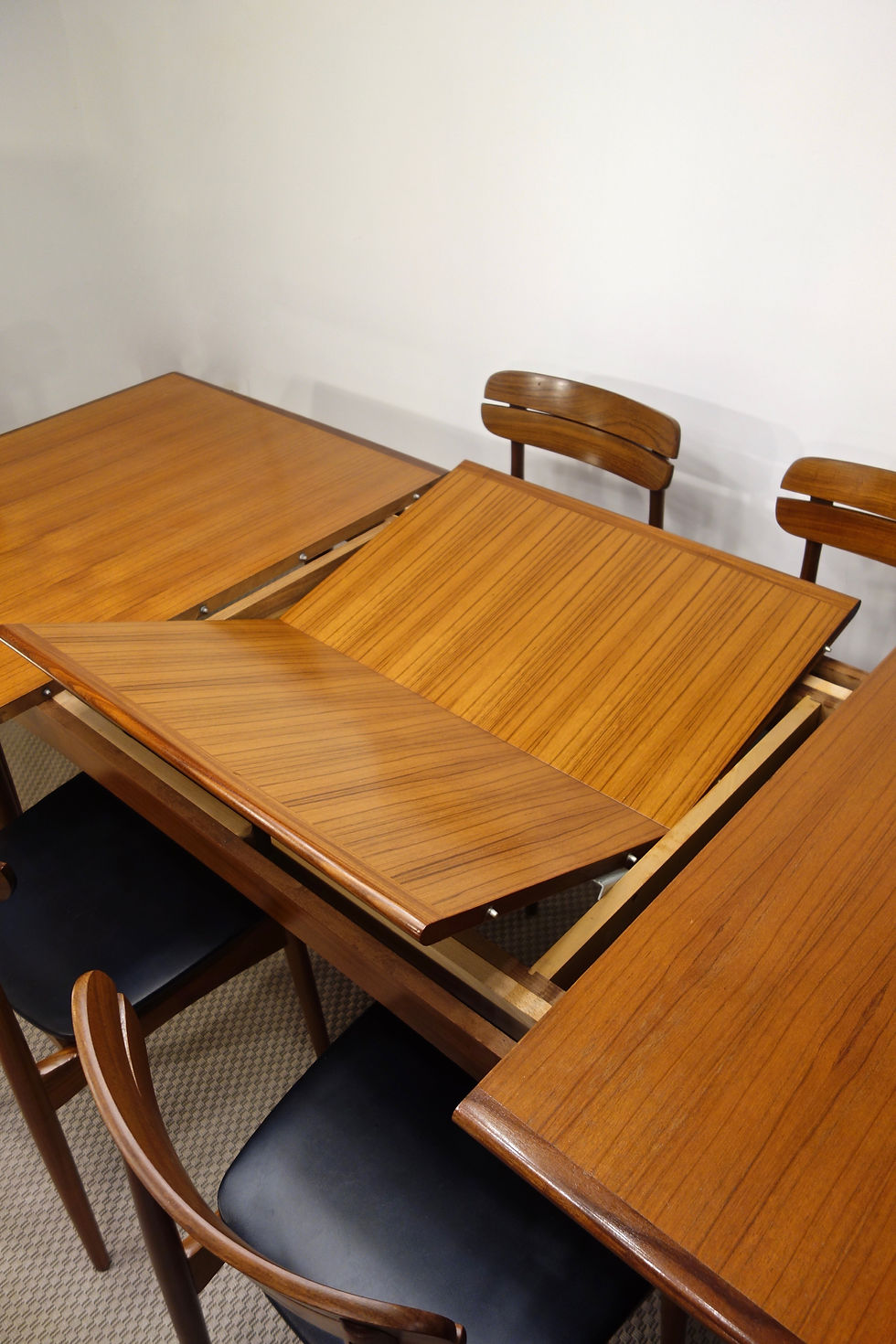 Miniature : Table à manger scandinave en teck avec sa rallonge papillon datant des années 1960's