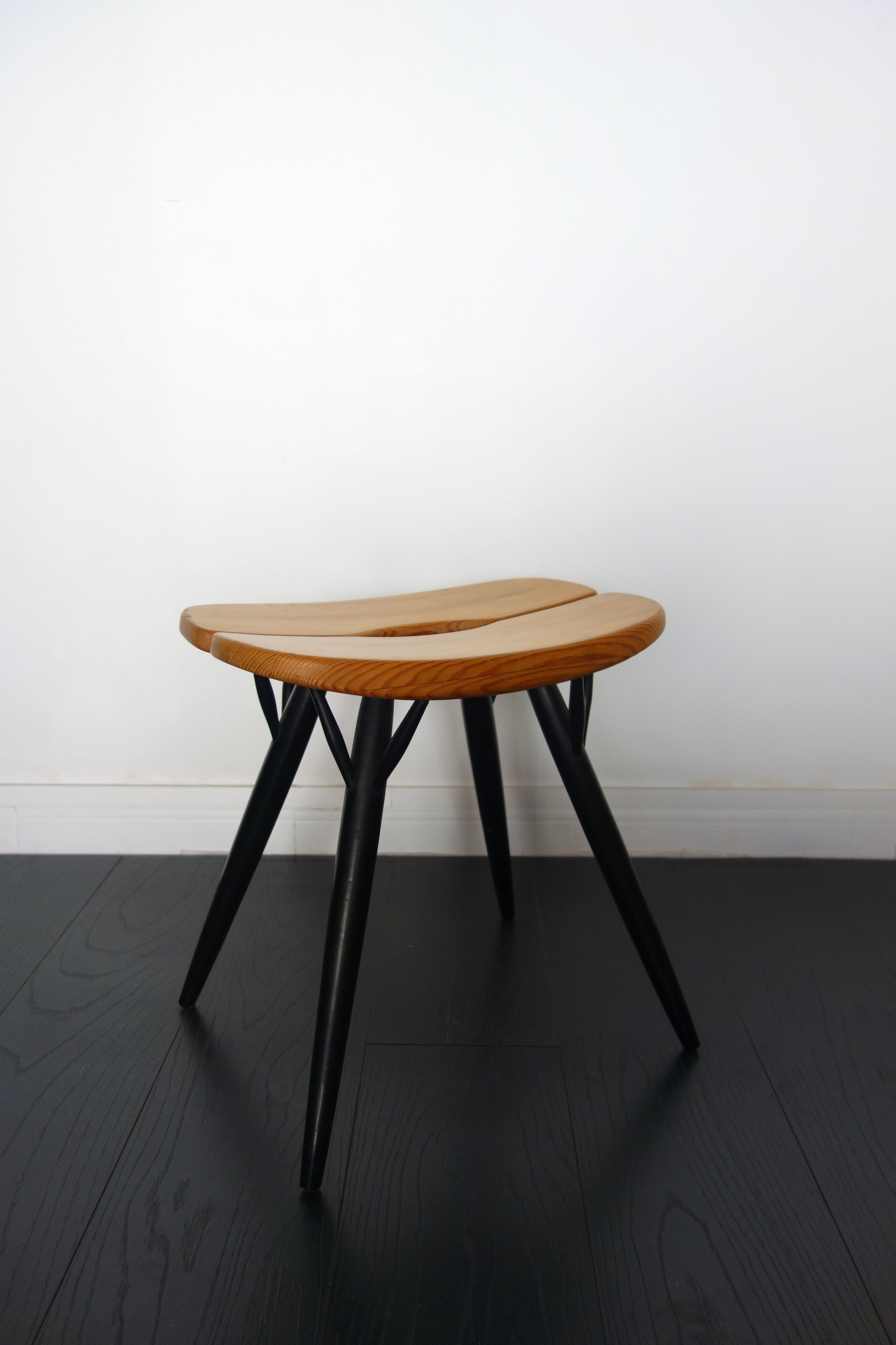Tabouret "Pirkka" d'Ilmari Tapiovaara pour Laukaan Puu, Finlande 1950's