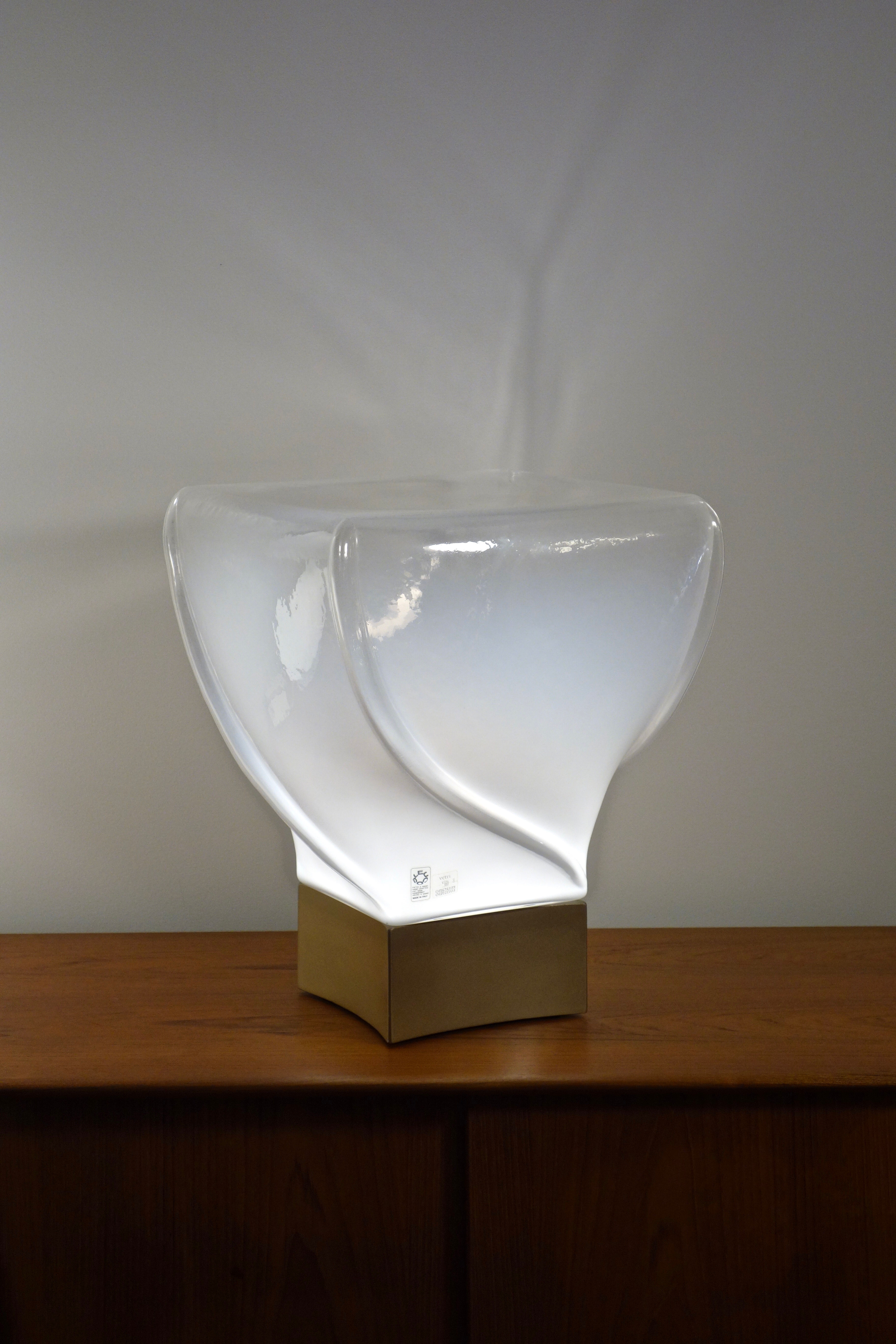 Lampe en verre de Murano opalescent par Leucos, Italie 1980's