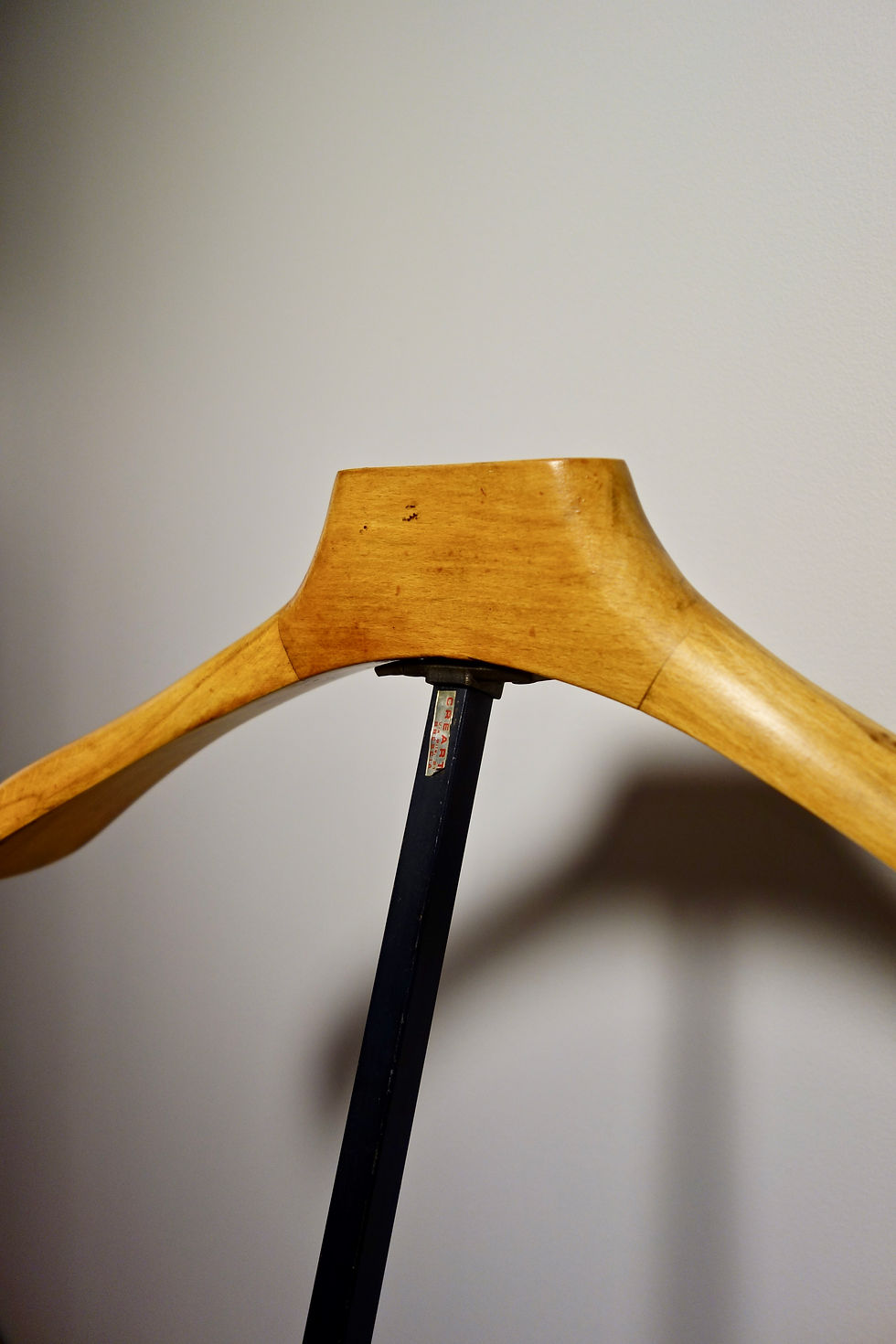 Miniature : Valet Italien pliable signé Creart, Italie 1950's