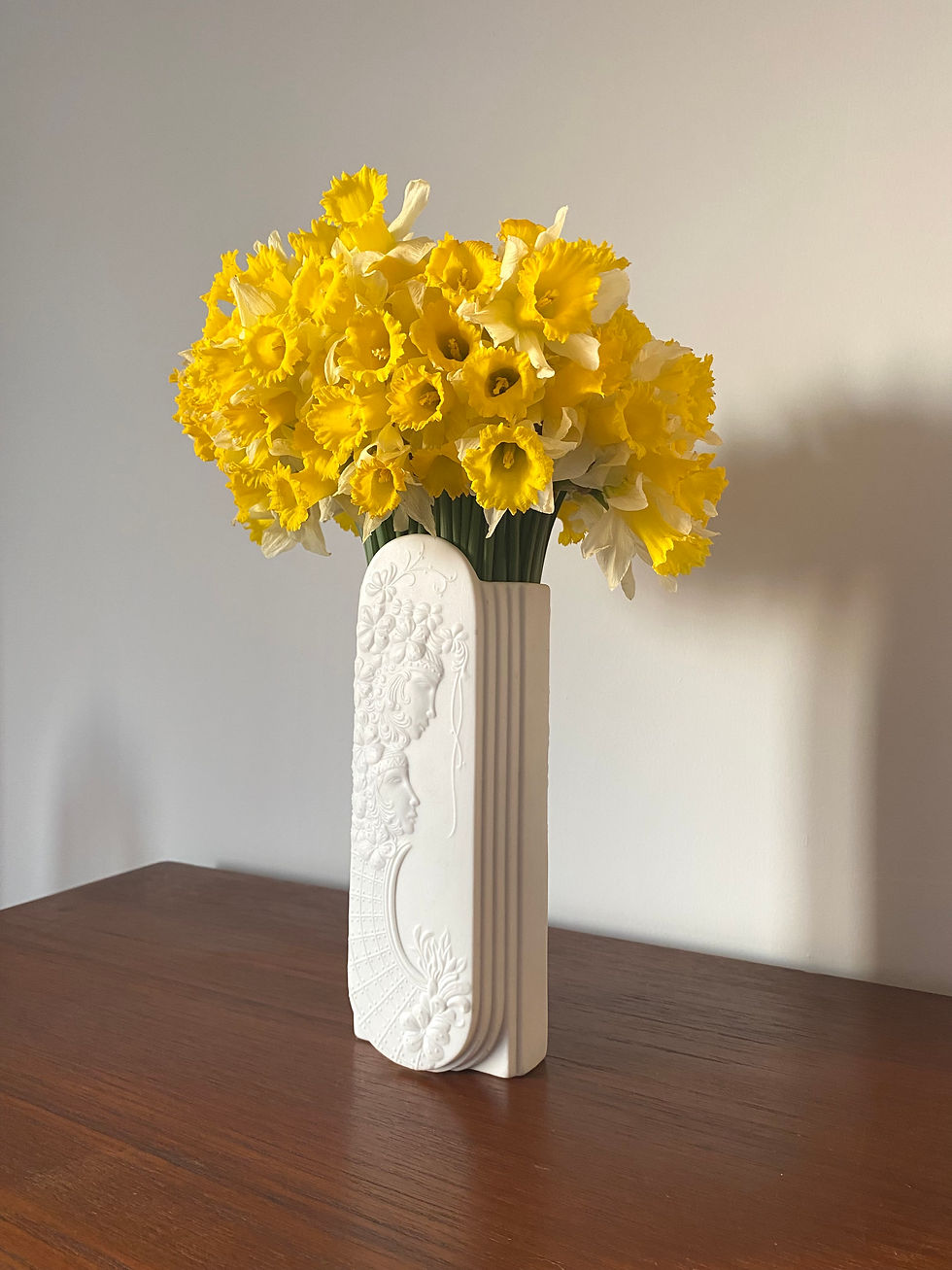 Miniature : Vase en porcelaine blanche de Manfred Frey pour Kaiser, Allemagne 1960's