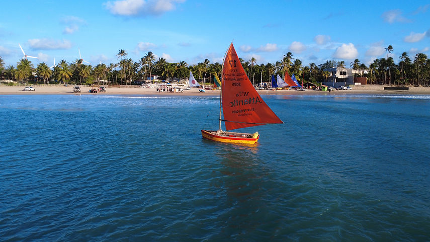 Bateau de pêcheur à voile à Icaraizinho au Brésil