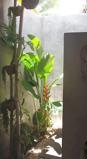 Douche tropicale extérieure au Chill Kite Chalet à Icaraizinho
