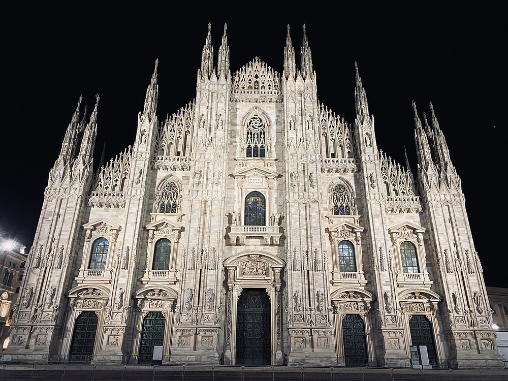 milan-cathedral-at-night