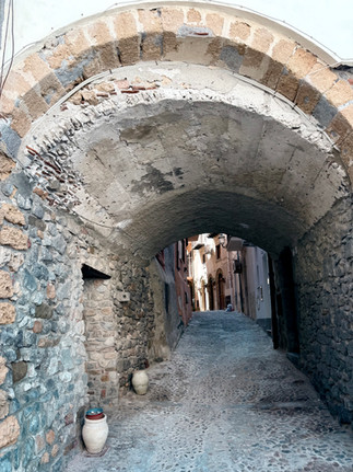 Sicily-Cefalu-city-center-streets-passageways