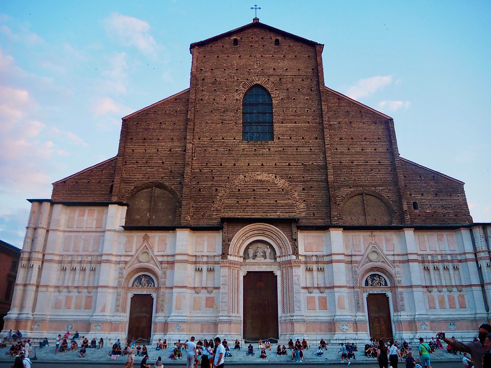 bologna-piazza-maggiore-basilica-san-petronio