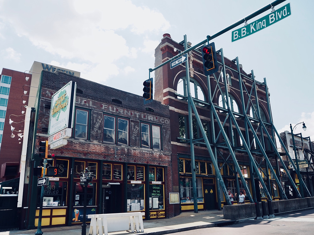 memphis-bars-beale-street-silky-osullivans