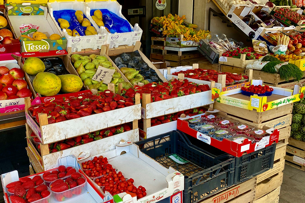 sicily-products-strawberries-2