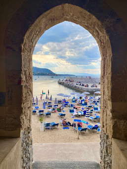 Sicily-Cefalu-old-port-archway