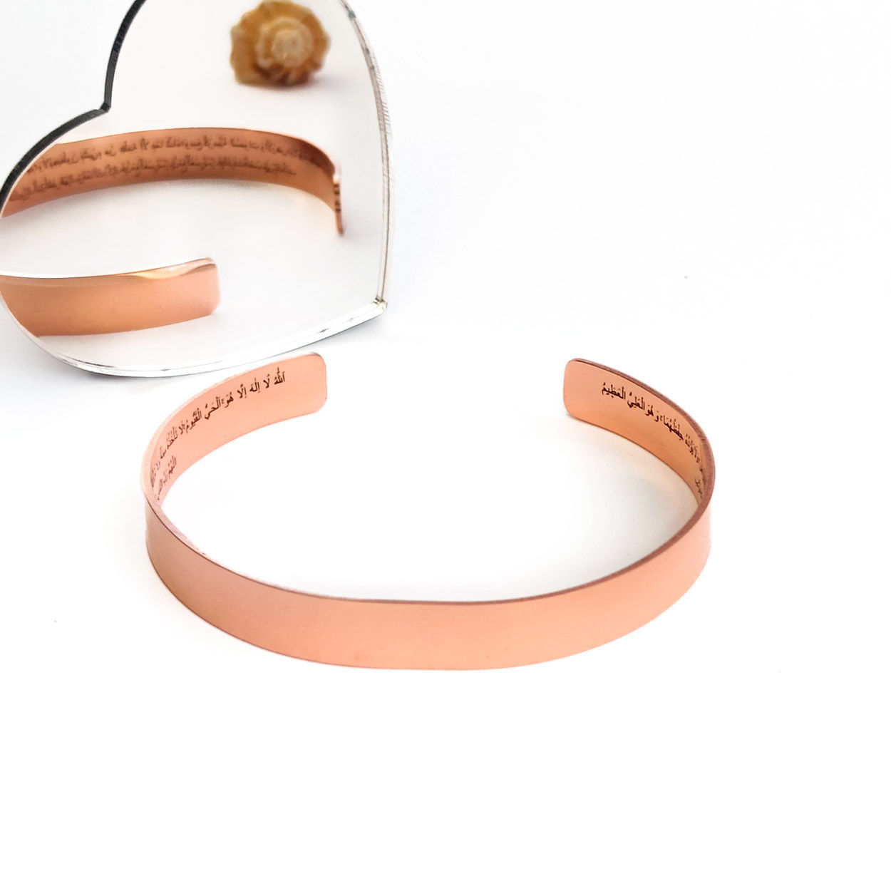 ayetel kürsi içinde yazılı bakır bileklik