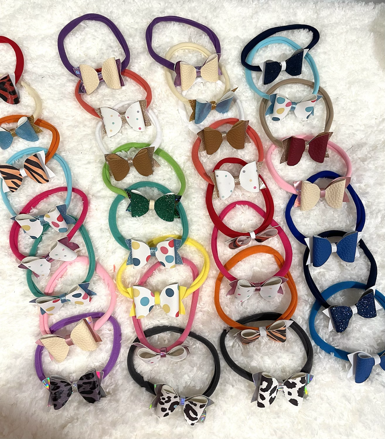 Stretchable elastic headband with bows 