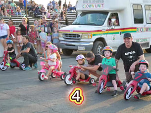 🎪🚴♂️ It’s one of the most adorable races of the year!