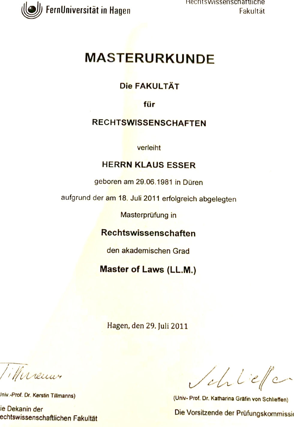     Unter anderem um diese mutmaßlich gefälschte Masterurkunde geht es