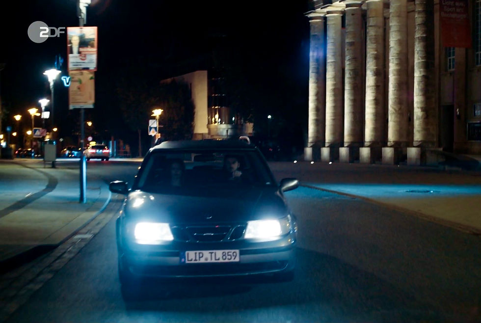 Oben links im Bild: Das Plakat von Dennis Maelzer.